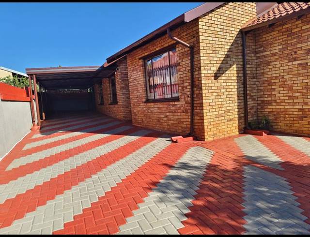 3 BEDROOM HOUSE FOR SALE IN GEELHOUTPARK